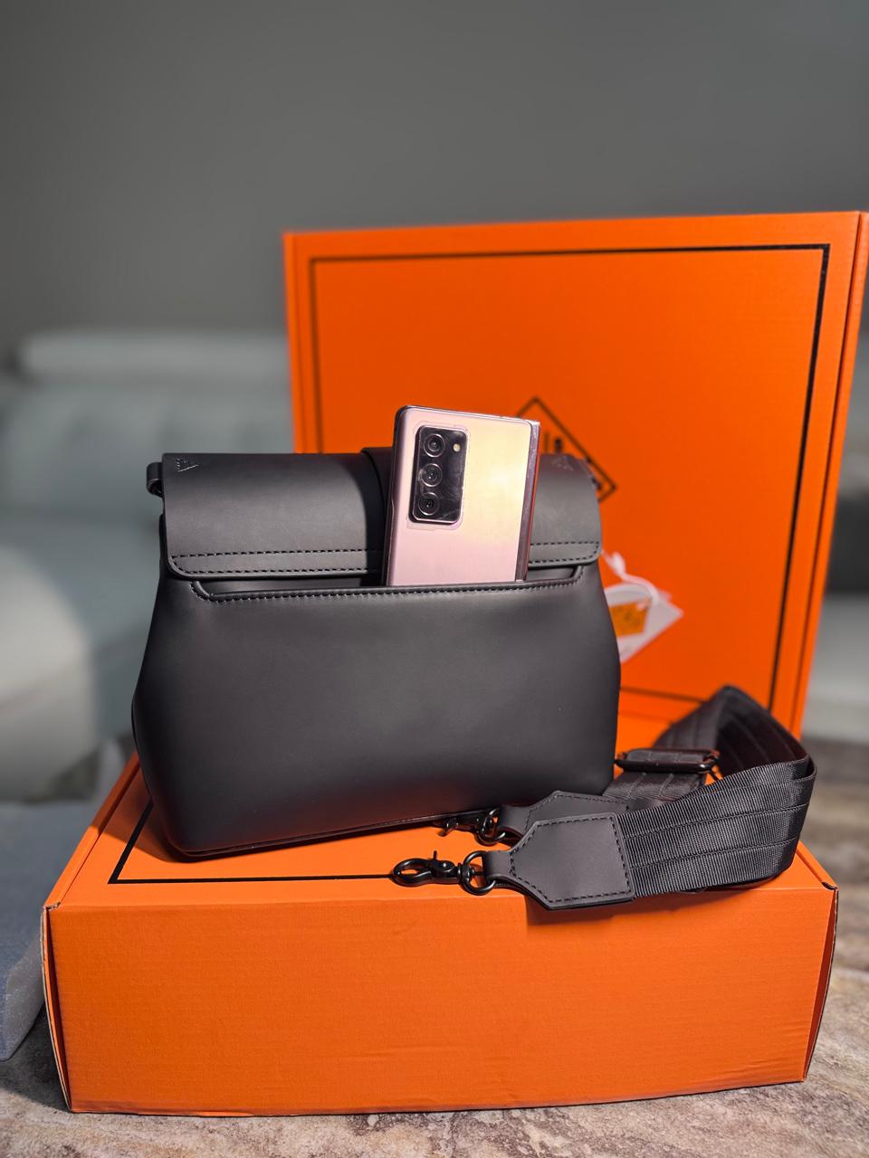 HESHE Okis Bags Collection 240*75*155 Locò Leather Crossbody/Shoulder Bag Black (OK302503-3)