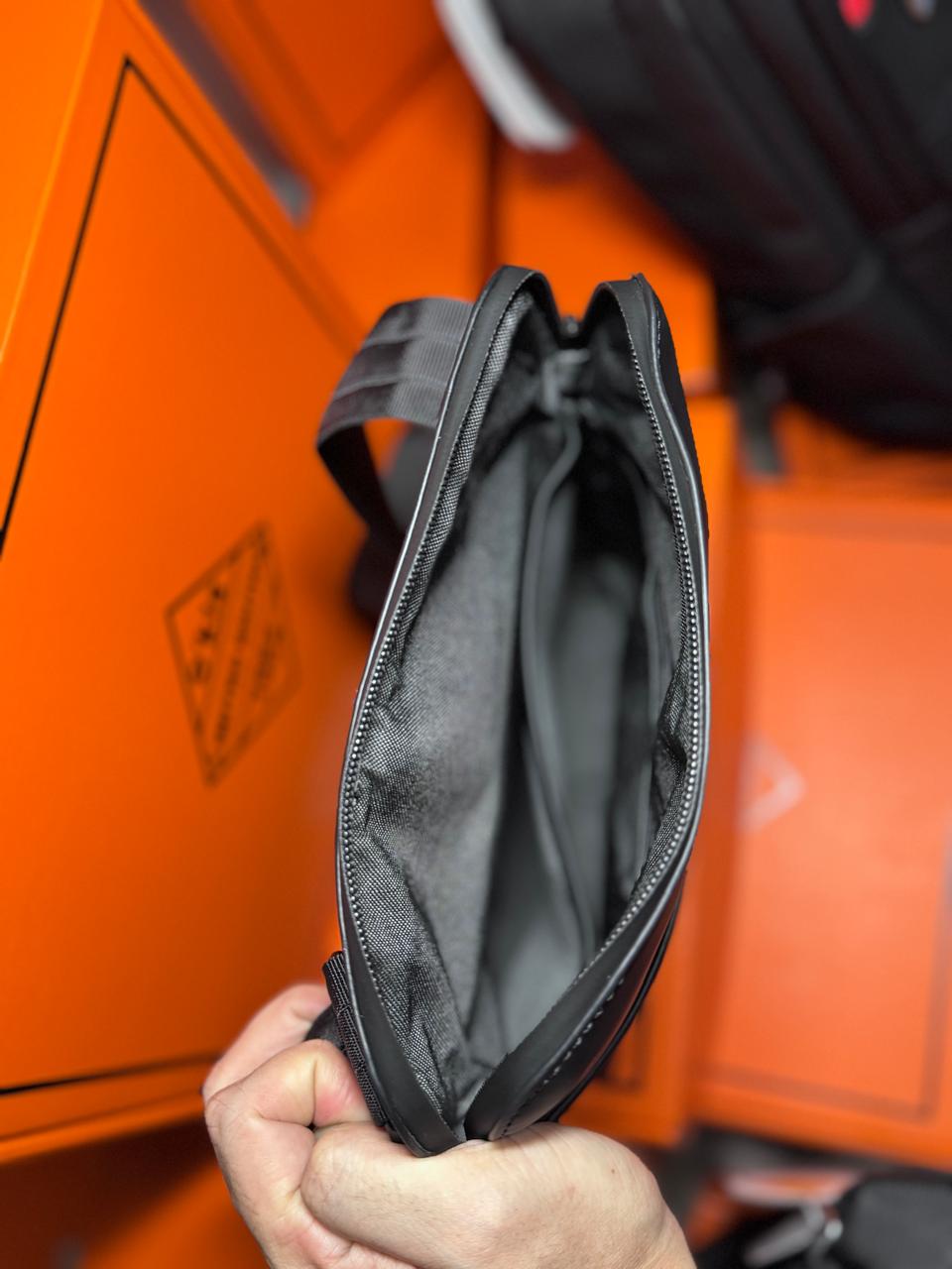 HESHE Okis Bags Collection 240*60*275 Leather Cross Body Bag Black (OK30250509)