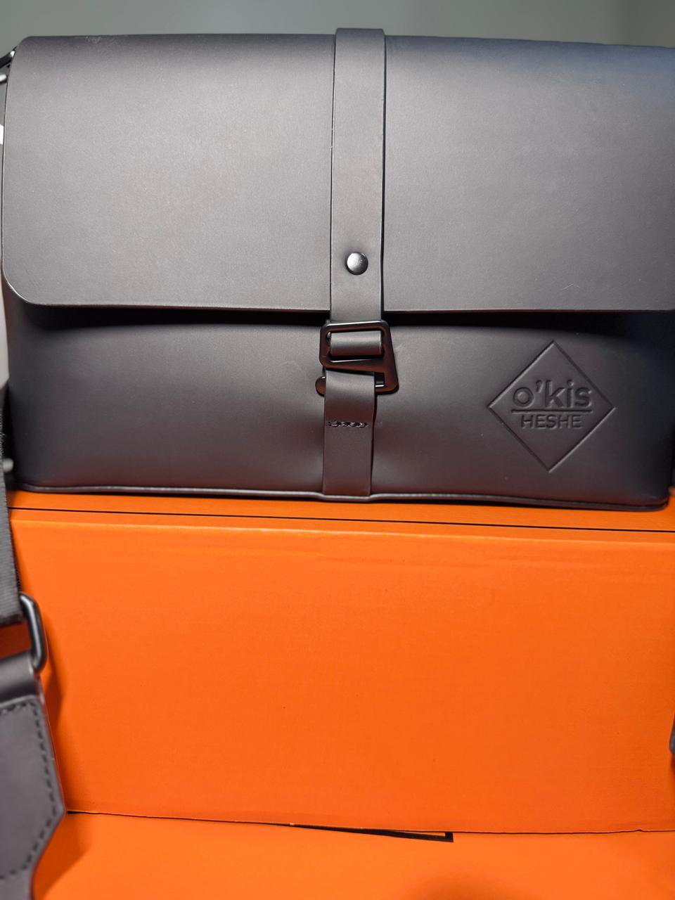 HESHE Okis Bags Collection 300*90*185 Locò Leather Crossbody/Shoulder Bag Black (OK302503-2)