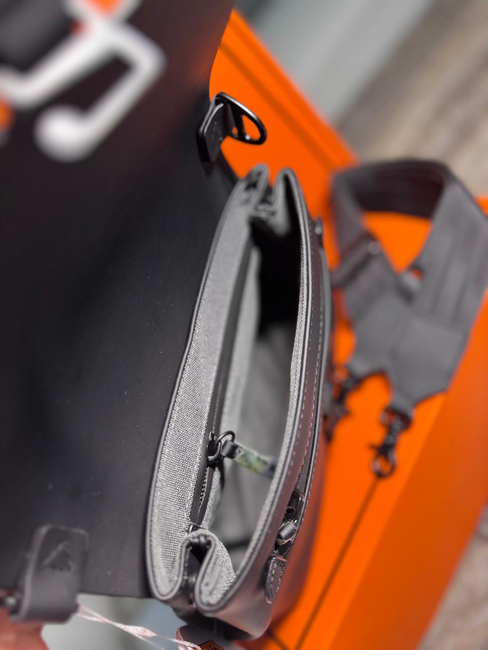 HESHE Okis Bags Collection 240*75*155 Locò Leather Crossbody/Shoulder Bag Black (OK302503-3)