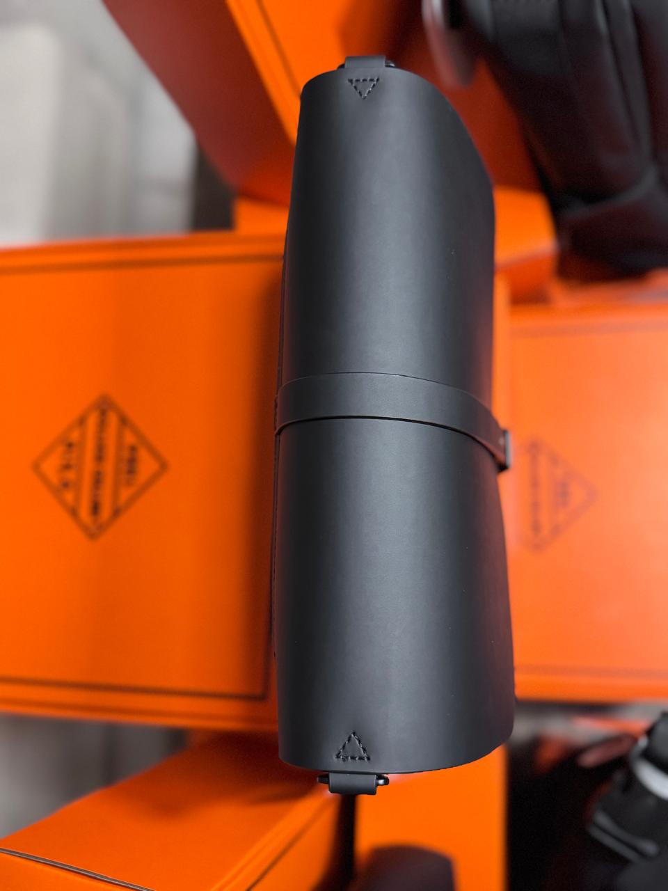 HESHE Okis Bags Collection 350*115*280 Locò Leather Crossbody/Shoulder Bag Black (OK302503-3)