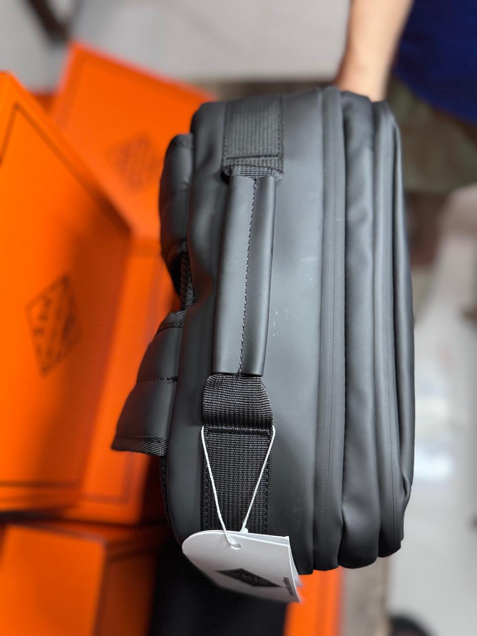 HESHE Okis Bags Collection 320*140*430 Travel Leather Bag Pack Black (OK306688)