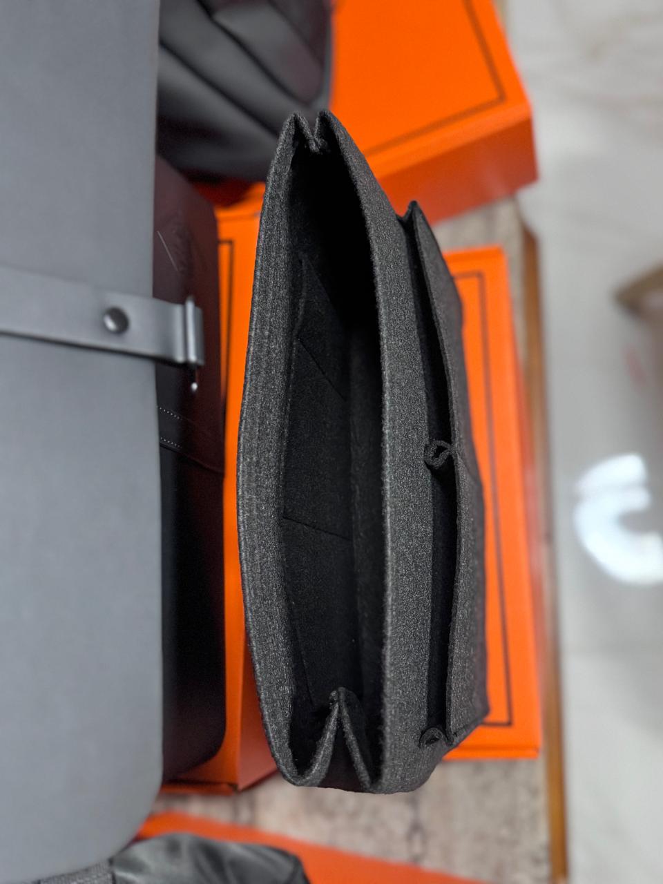 HESHE Okis Bags Collection 350*115*280 Locò Leather Crossbody/Shoulder Bag Black (OK302503-3)