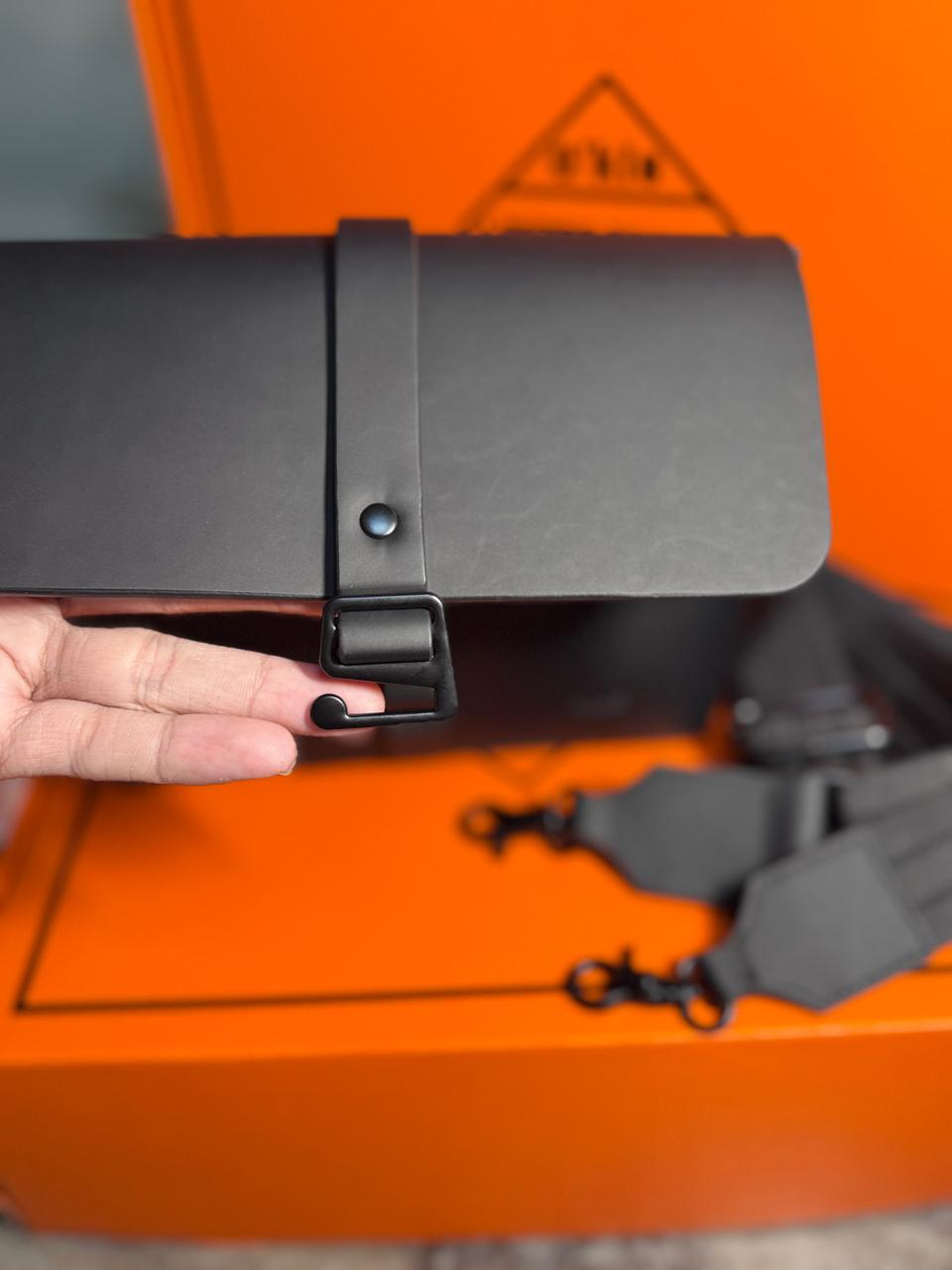 HESHE Okis Bags Collection 240*75*155 Locò Leather Crossbody/Shoulder Bag Black (OK302503-3)