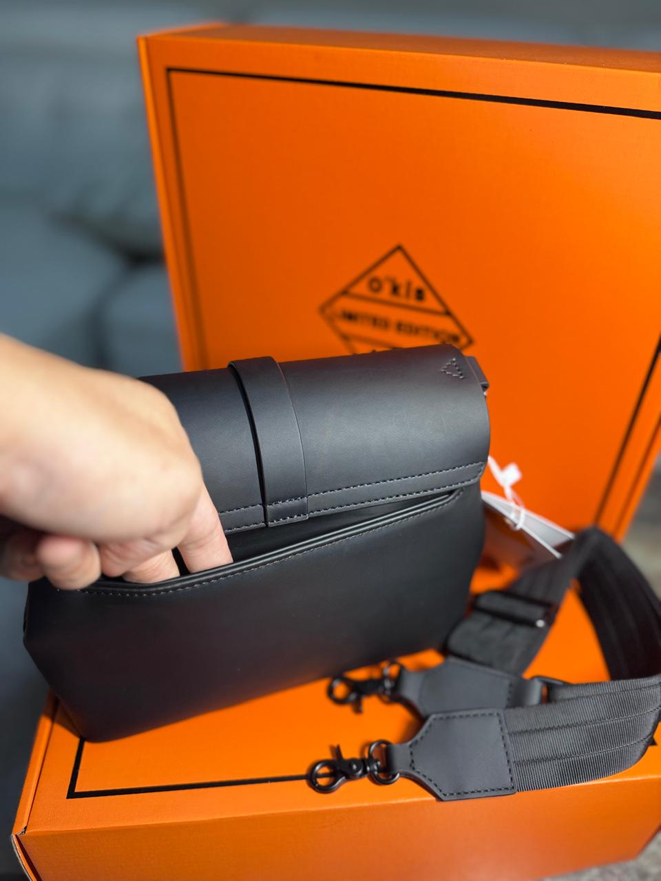 HESHE Okis Bags Collection 240*75*155 Locò Leather Crossbody/Shoulder Bag Black (OK302503-3)